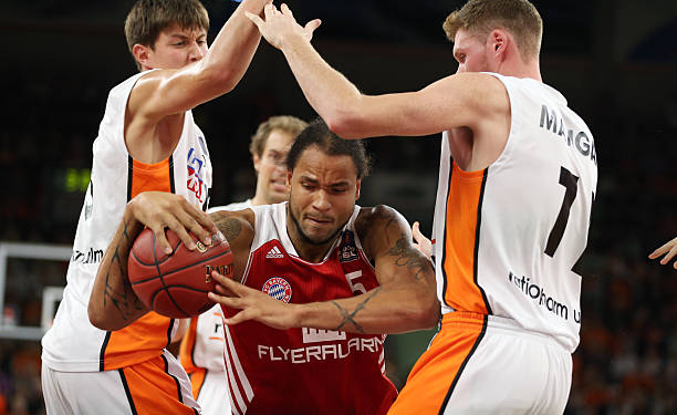 队在高位逼 队在高位逼